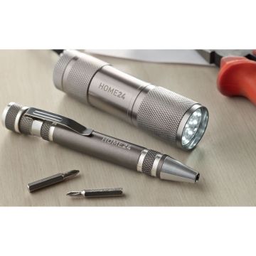 Lampe et tournevis