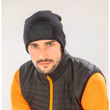 Bonnet double tricot fabriqué à partir de fils provenant de bouteilles en plastique